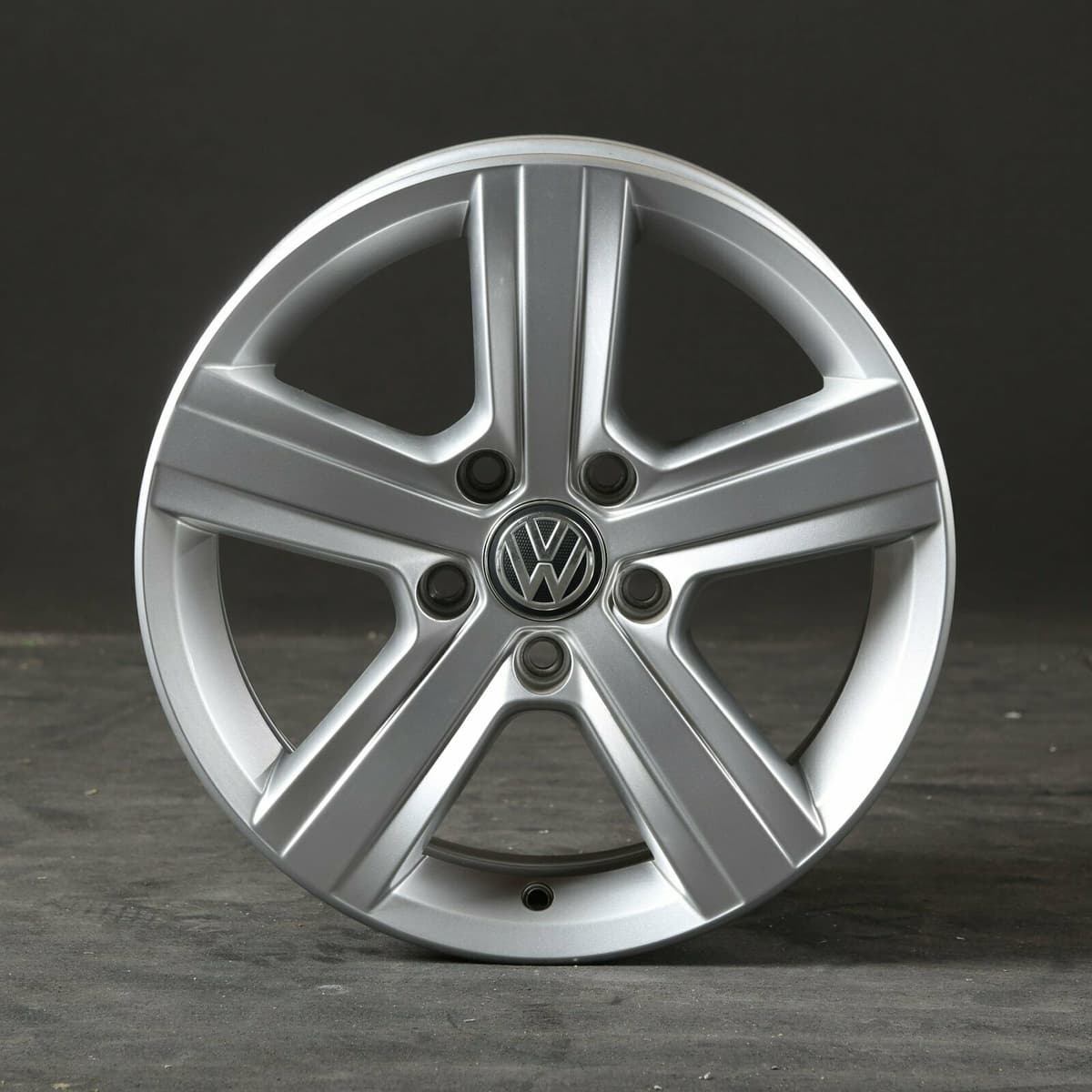 OE Volkswagen 7H0601025H8Z8 7x17 5x120 ET55 CB65.1 Silver