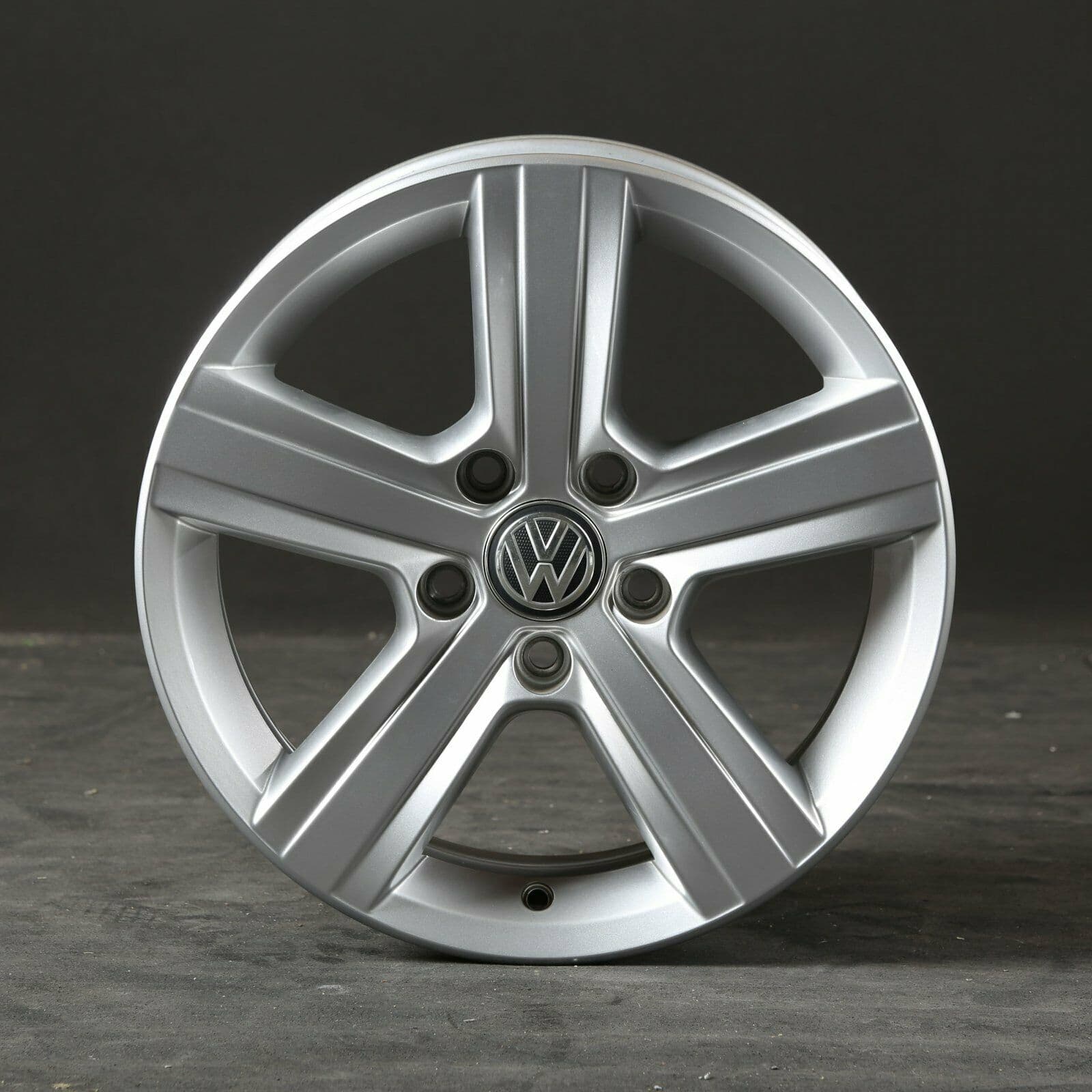 OE Volkswagen 7H0601025H8Z8 7x17 5x120 ET55 CB65.1 Silver