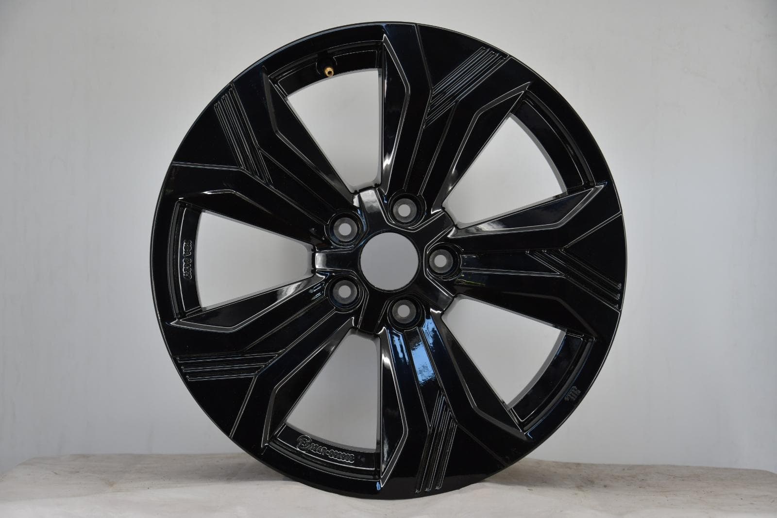 OE Nissan KB4096U300BZ 7.5x18 5x114.3 ET45 CB66.1 Black